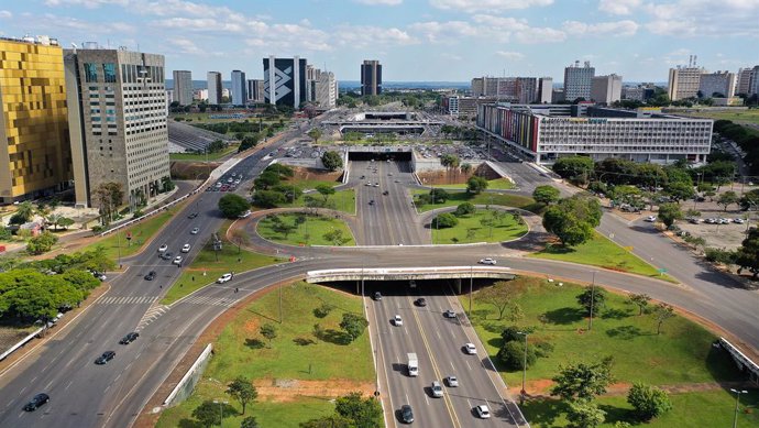 Archivo - 23 April 2021, Brazil, Brasilia: A general view of the little traffic in the north of the capital amid the Coronavirus pandemic outbreak. Photo: Tv Brasil/Agencia Brazil/dpa