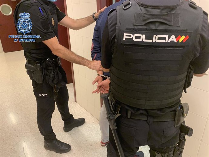 Detenido un conductor que ocultaba droga en el interior del vehículo