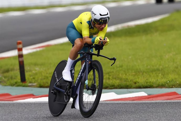 La ciclista australiana Sarah Gigante durante la prueba de contrarreloj de los Juegos Olímpicos de Tokio
