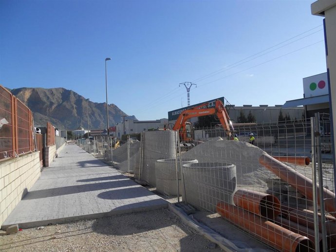 Archivo - Obras en un polígono industrial