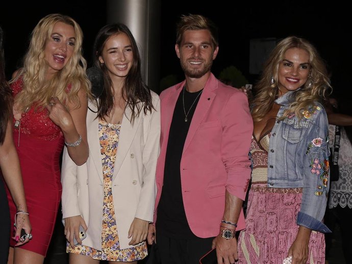 Tom Brusse, en una imagen de archivo con Valeria Marini, Palito Dominguín y Sylvia Pantoja