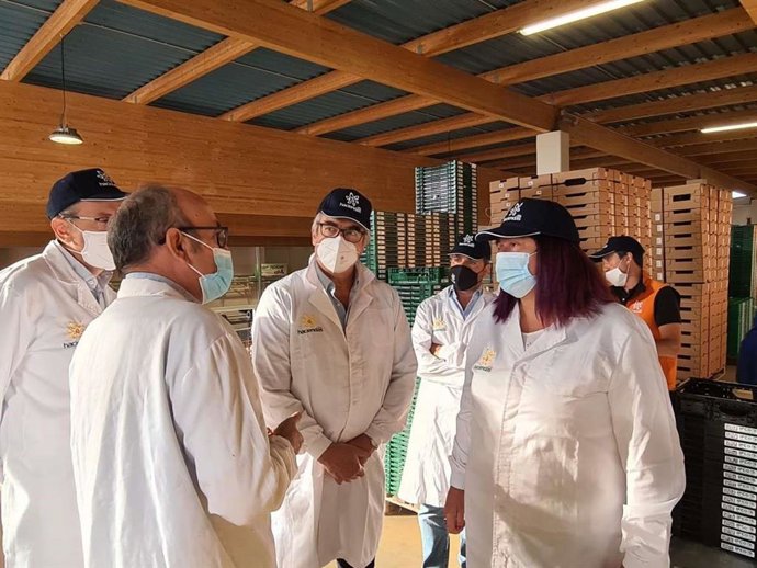 La consejera de Agricultura, Desarrollo Rural, Población y Territorio, Begoña García, en su visita al parque ecológico de Haciendad Bio