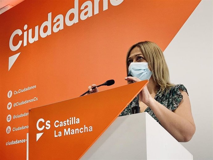 La coordinadora autonómica de Ciudadanos Castilla-La Mancha y presidenta del Grupo Parlamentario, Carmen Picazo, en rueda de prensa.