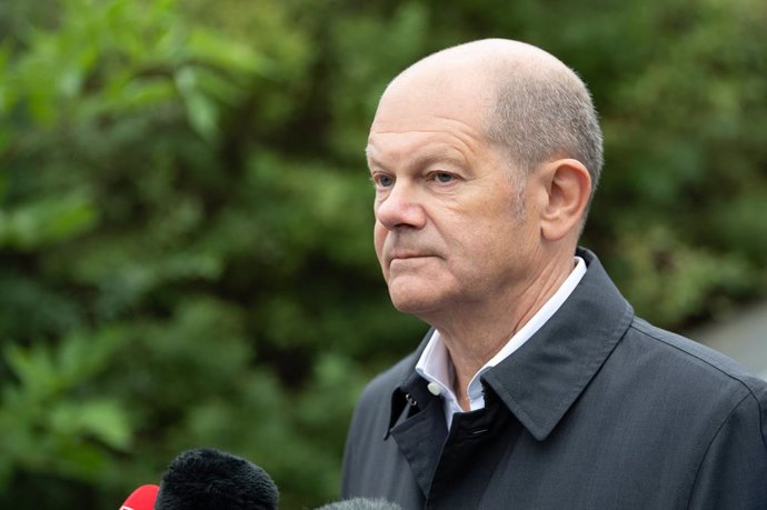 17 August 2021, Brandenburg, Grosskoschen: Olaf Scholz, German Minister of Finance and candidate of the Social Democratic Party (SPD)for German Chancellor, speaks to media as he arrives at the Senftenberg Lake Family Park. Scholz is visiting Lusatia on