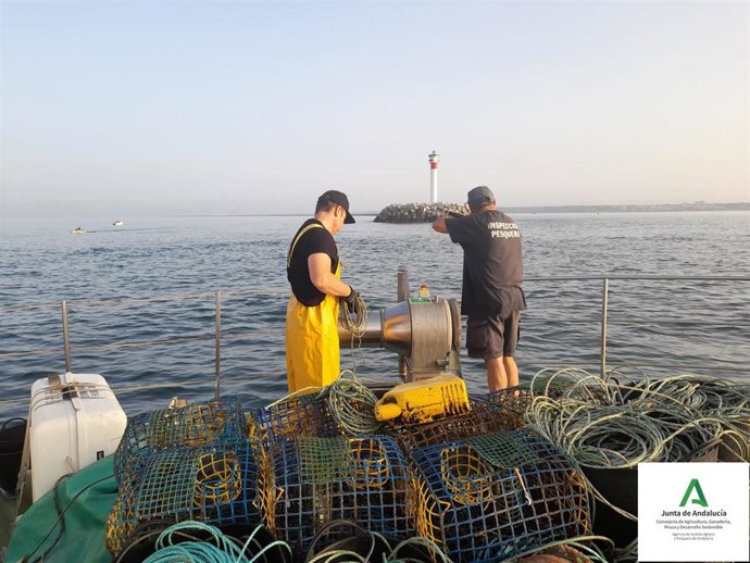 Trabajos de la Inspección Pesquera en Huelva.