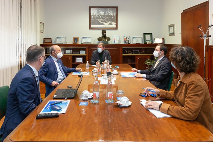 Archivo - El consejero de Industria, Turismo, Innovación, Transporte y Comercio, Javier López Marcano, visita las instalaciones de Solvay.- Archivo