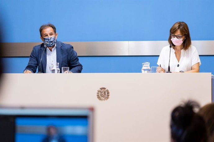 Angel Lorén y María Antoñanzas informan sobre las medidas que tomará el Consistorio para afrontar la crisis humanitaria en Afganistán