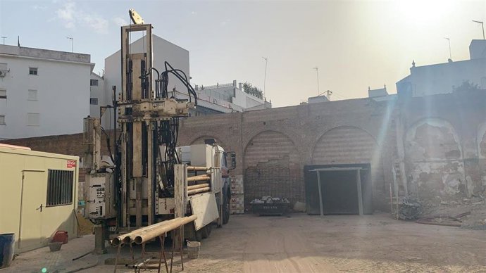 Estudios geotécnicos previos a la construcción de viviendas de Emvisesa en Tejares.