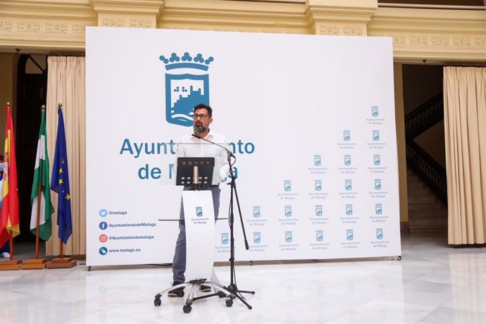 El concejal de Derechos Sociales, Francisco Pomares, en rueda de prensa