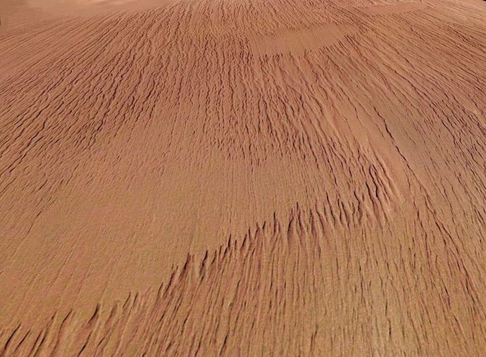 Archivo - Marcas de erosión eólica en la superficie de Marte