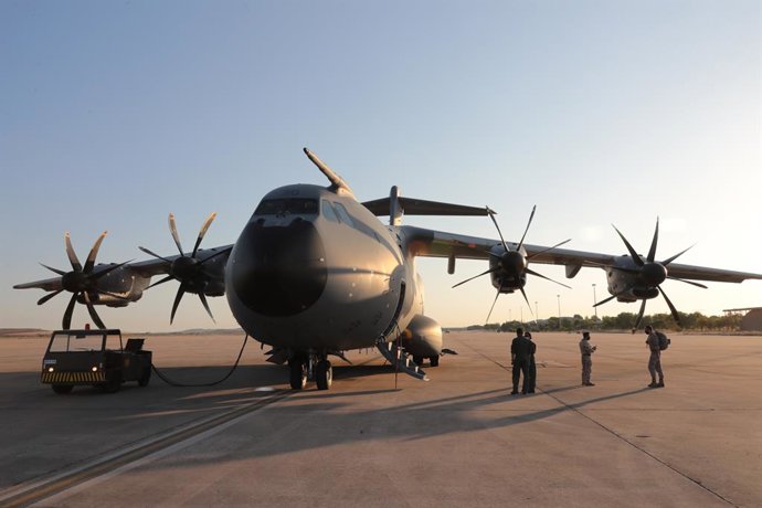 El avión A400M de las fuerzas armadas españolas, despega de Dubái a Kabul para evacuar a los españoles y colaboradores en Afganistán, en la base aérea de Al Minhad en Dubái, a 18 de agosto de 2021, en Dubái (Emiratos Árabes). Este es el primer avión de 