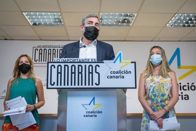 Rosa Dávila, Fernando Clavijo