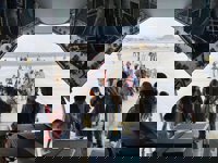 Sale de Kabul el avión con el primer grupo de españoles y afganos evacuados