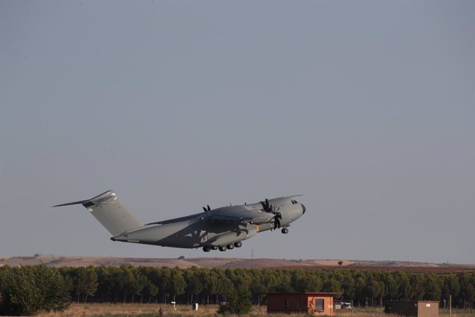 El avión A400M de las fuerzas armadas españolas, despega de Dubái a Kabul para evacuar a los españoles y colaboradores en Afganistán, en la base aérea de Al Minhad en Dubái, a 18 de agosto de 2021, en Dubái (Emiratos Árabes). Este es el primer avión de 