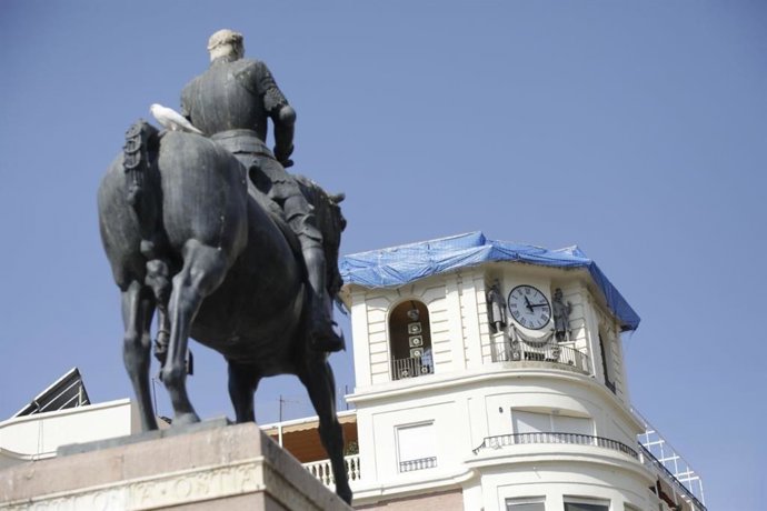 La torre en la que se ubica el reloj de las Tendillas.
