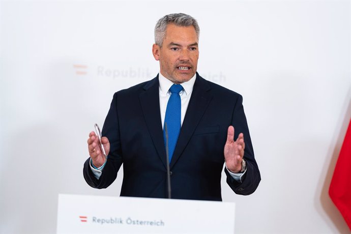 HANDOUT - 18 August 2021, Austria, Vienna: Austrian Interior Minister Karl Nehammer speaks during a press conference on the occasion of the special council of EU interior ministers. Austria is in favour of countering a possible influx of refugees from A