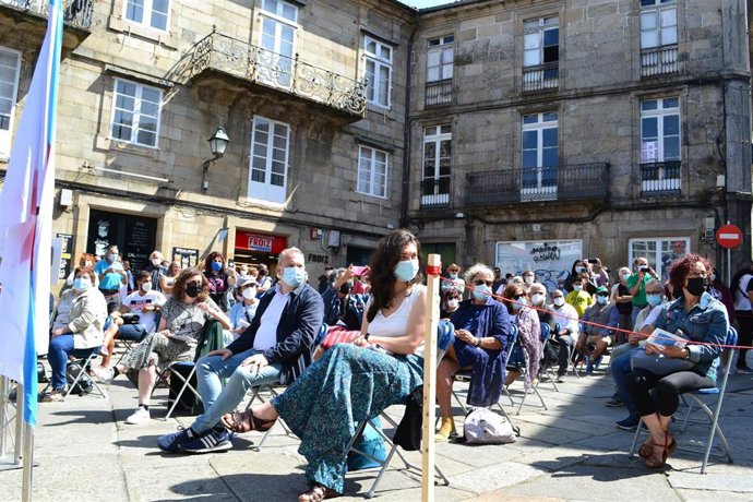Acto de homenaje a Ánxel Casal en el 85 aniversario de su asesinato, convocado por el BNG y celebrado en la Praza do Toural (Santiago de Compostela)