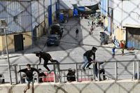 Amnistía Internacional recoge firmas para pedir a Sánchez que frene las repatriaciones de menores desde Ceuta