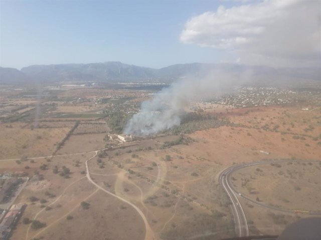 Imagen aérea del incendio declarado en Son Macià.