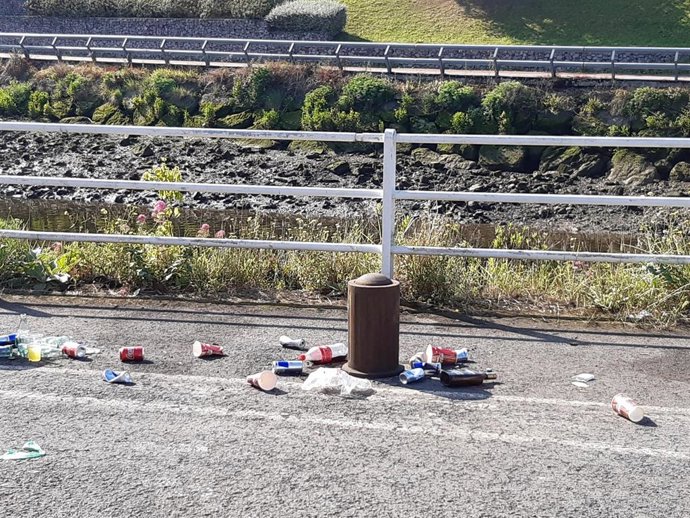 Archivo - Restos de un botellón, en una imagen de archivo.