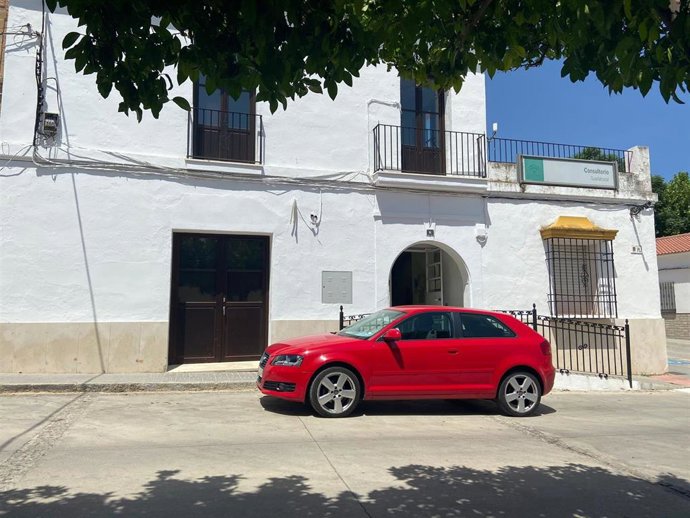 Archivo - Exterior del consultorio de Guadalcázar.