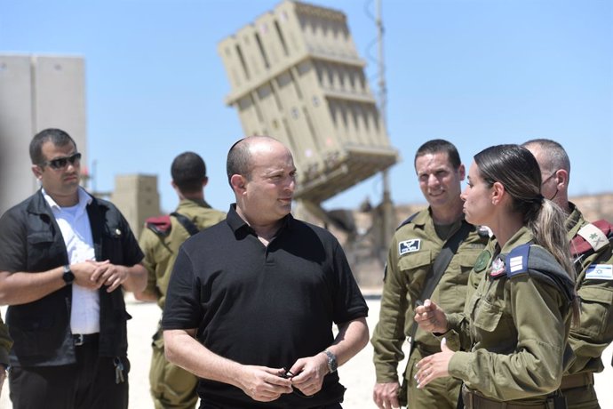 El primer ministro de Israel, Naftali Bennet, en una vista al Ejército del país
