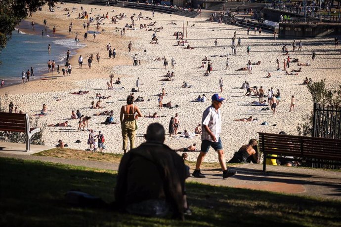 Bañistas en una playa de Sídney