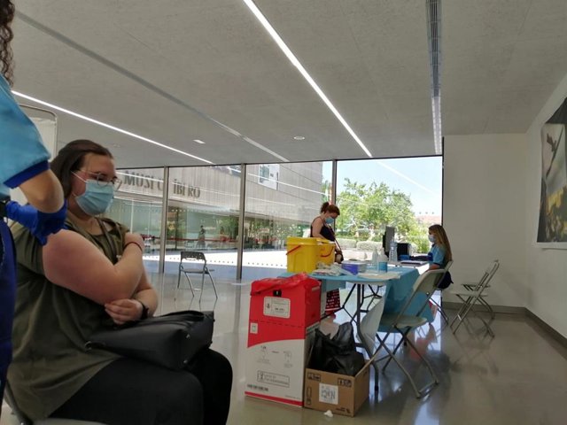 Archivo - Punto de vacunación habilitado en el Museo Íbero