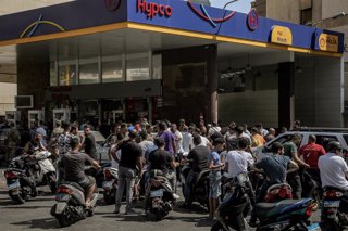 Protestas por la escasez del combustible en Beirut