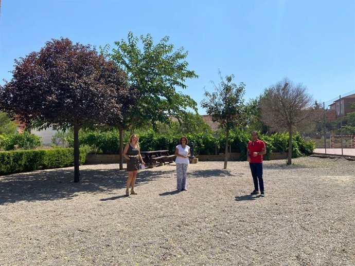 Visita a los terrenos del futuro polideportivo de Villaespesa, en Teruel.