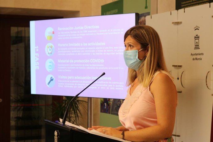 La Concejala De Mayores, Vivienda Y Servicios Sociales Del Ayuntamiento De Murcia,  Paqui Pérez