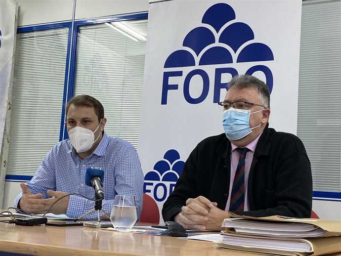 Archivo - Adrián Pumares e Isidro Martínez Oblanca