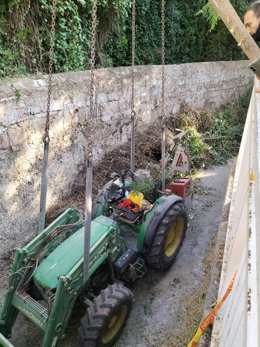 Tareas de limpieza en el torrente de Sant Magí