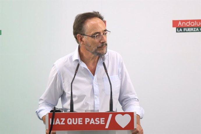 Felipe López durante la rueda de prensa