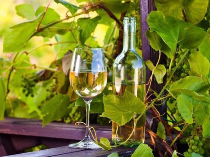 En los últimos años se han desterrado varios mitos relacionados con el vino blanco