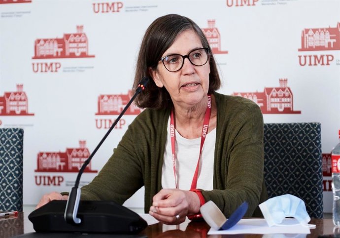 La rectora de la UIMP. María Luz Morán, en rueda de prensa en Santander