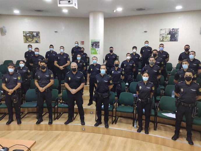 Agentes de la XXXV promoción de la Policía Nacional que se han incorporado a la comisarías de Baleares