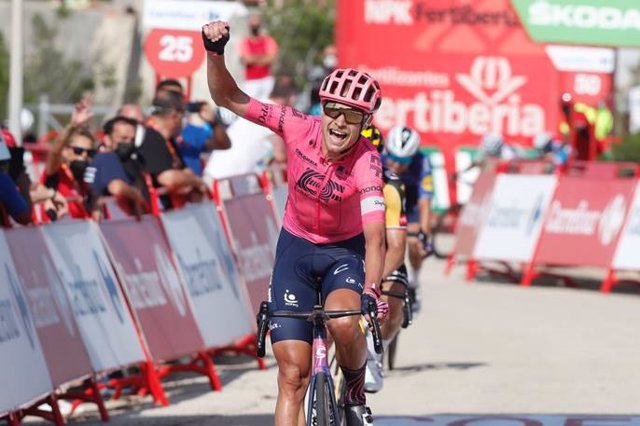El ciclista danés Magnus Cort Nielsen (EF), ganador de la sexta etapa de La Vuelta 2021, disputada entre Requena y el Alto de la Montaña de Cullera sobre 158,3 kilómetros