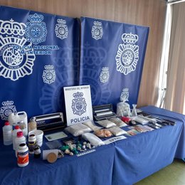 Droga y utensilio encontrados en el laboratorio de droga en Logroño