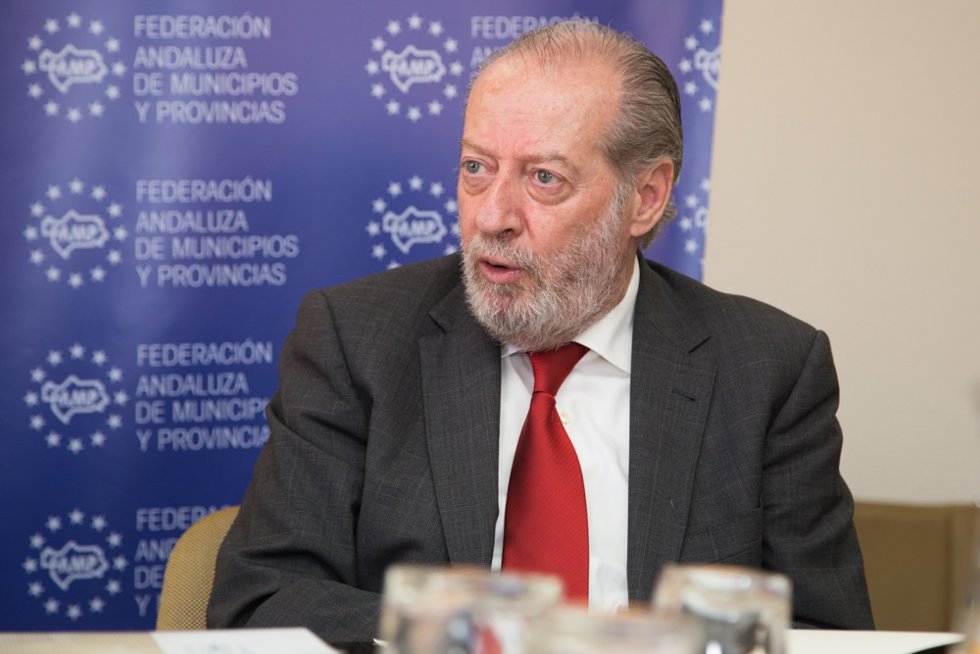 Archivo - FAMP.- Cvirus.- La FAMP pide a la Junta 215 millones de euros para la desinfección de los colegios ante el Covid-19
