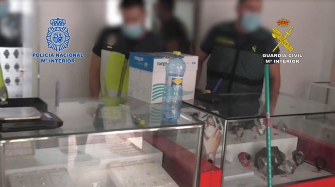 Operación para desmantelar un grupo criminal especializado en robo de viviendas habitadas en Alicante y Murcia.