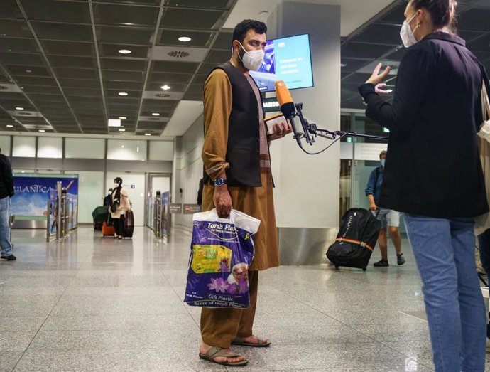 19 August 2021, Hessen, Frankfurt_Main: Akifallah Wardak speaks to media representatives at Frankfurt Airport on the situation in Kabul and his trip to Germany. More people brought to safety from Afghanistan arrived on a Lufthansa plane that had taken o
