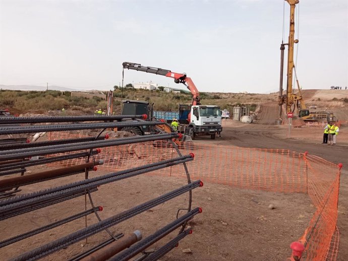 Obras del AVE entre Murcia y Almería en el tramo Los Arejos-Níjar (Almería).