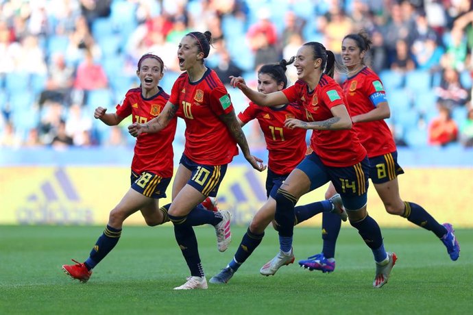 Archivo - Jenni Hermoso celebra un doblete con la selección española femenina