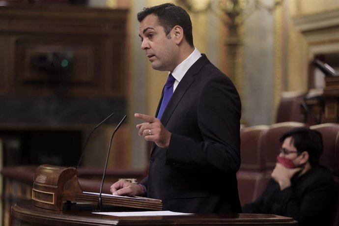 El diputado del PP en el Congreso, Juan Diego Requena,  interviene en una sesión plenaria en el Congreso de los Diputados