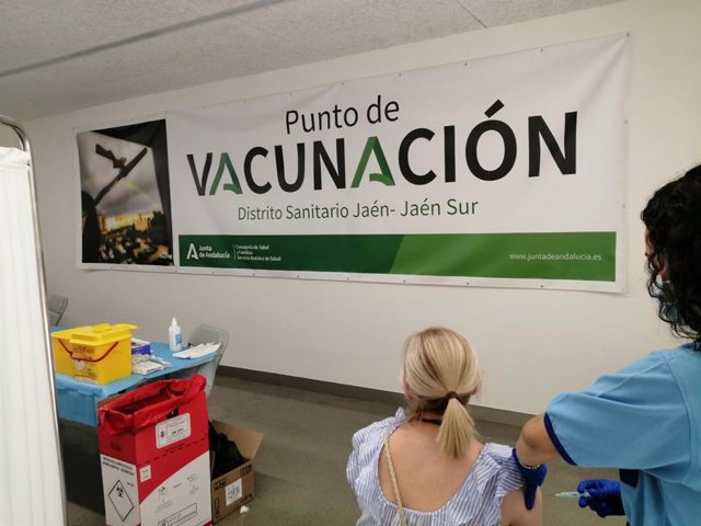 Archivo - Punto de vacunación de covid-19 habilitado en el Museo Íbero.