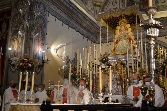 Celebración en Almonte este jueves de la Función del Voto del Rocío Chico, que estuvo presidida por el obispo de Huelva, Santiago Gómez Sierra.