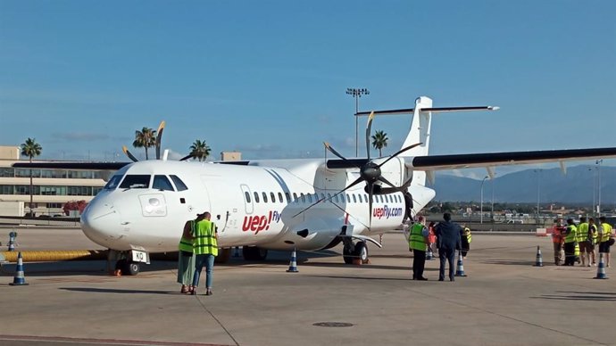 Archivo - Avión de la compañía Uep!Fly en el aeropuerto de Palma.