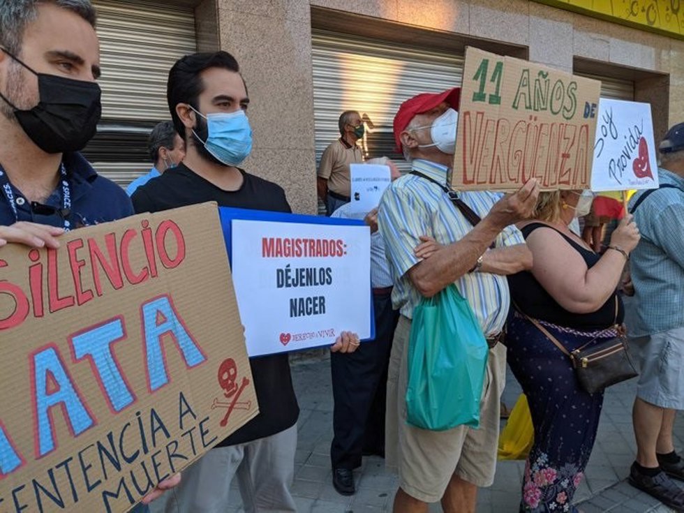 Concentración ante el Constirucional contra el aborto