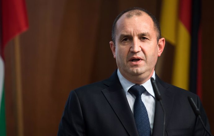 Archivo - FILED - 06 February 2017, Berlin: Bulgarian president Rumen Radev delivers a speech during the German-Bulgarian Economic Forum at the House of the German Economy. Rumen Radev on Thursday denied accusations of having used a drone to take photos